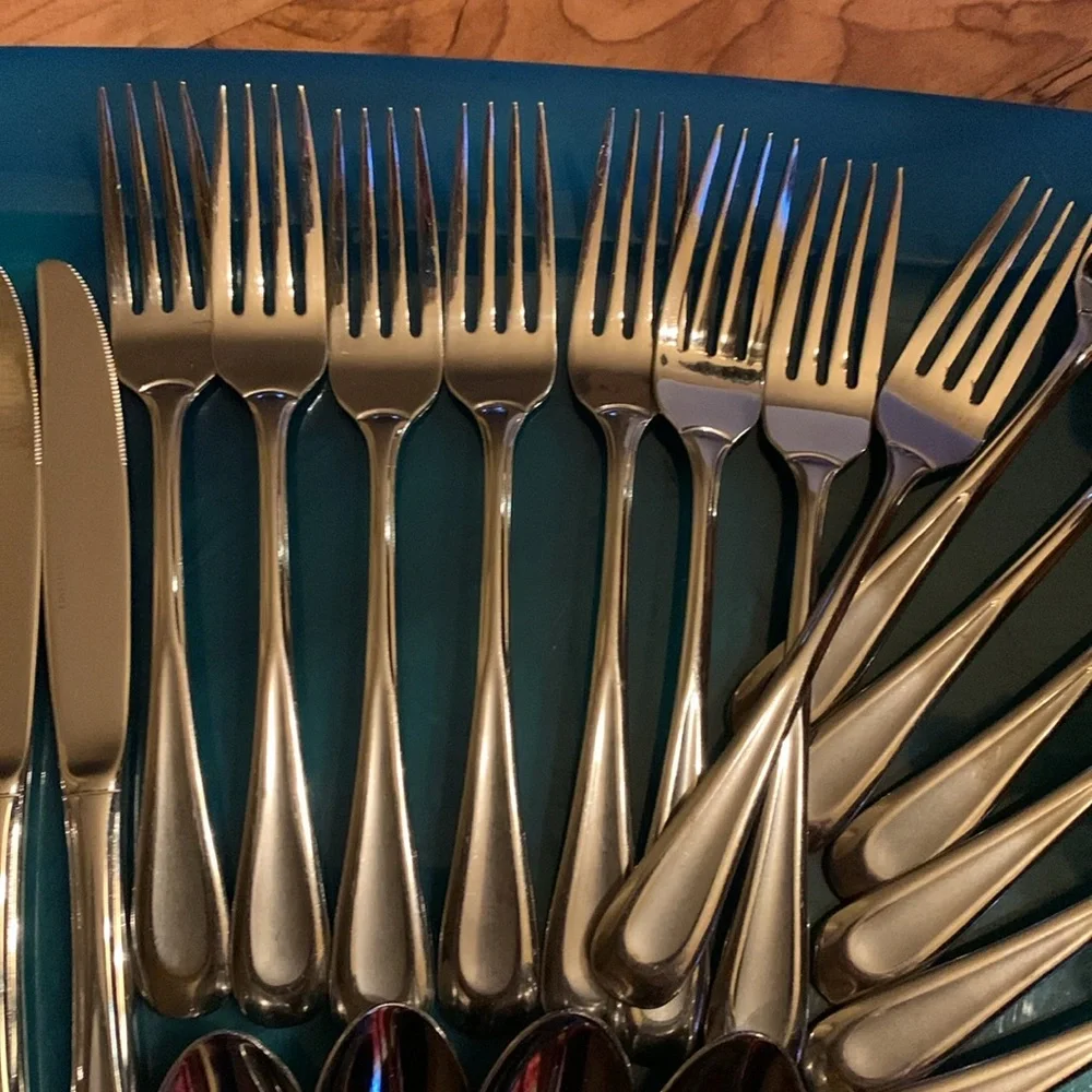 Oneida Sand Dune Huge lot of 51 pcs flatware stainless steel cutlery silverware